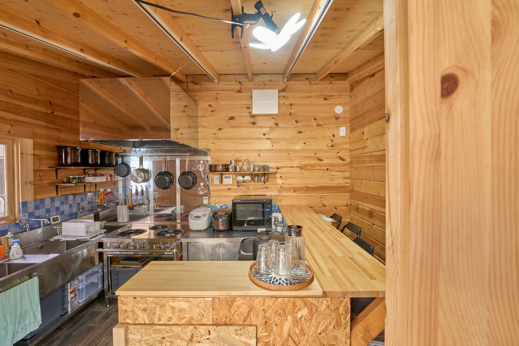 ログハウスの中