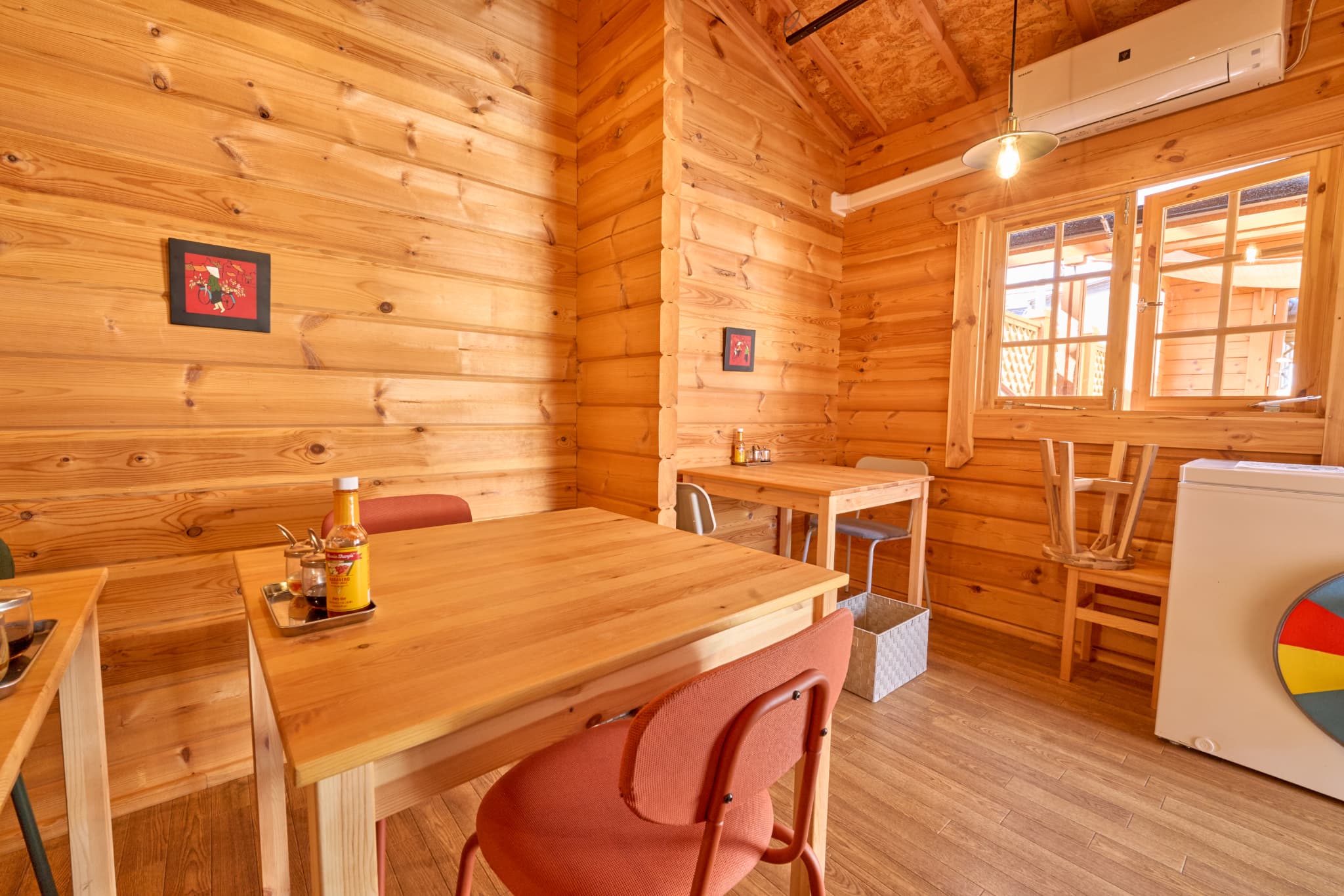 ログハウスの中